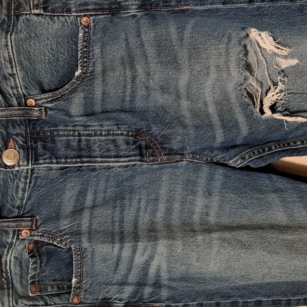 Aeropostale Straight Leg Distressed Blue Jeans. Size 6. - Picture 4 of 10